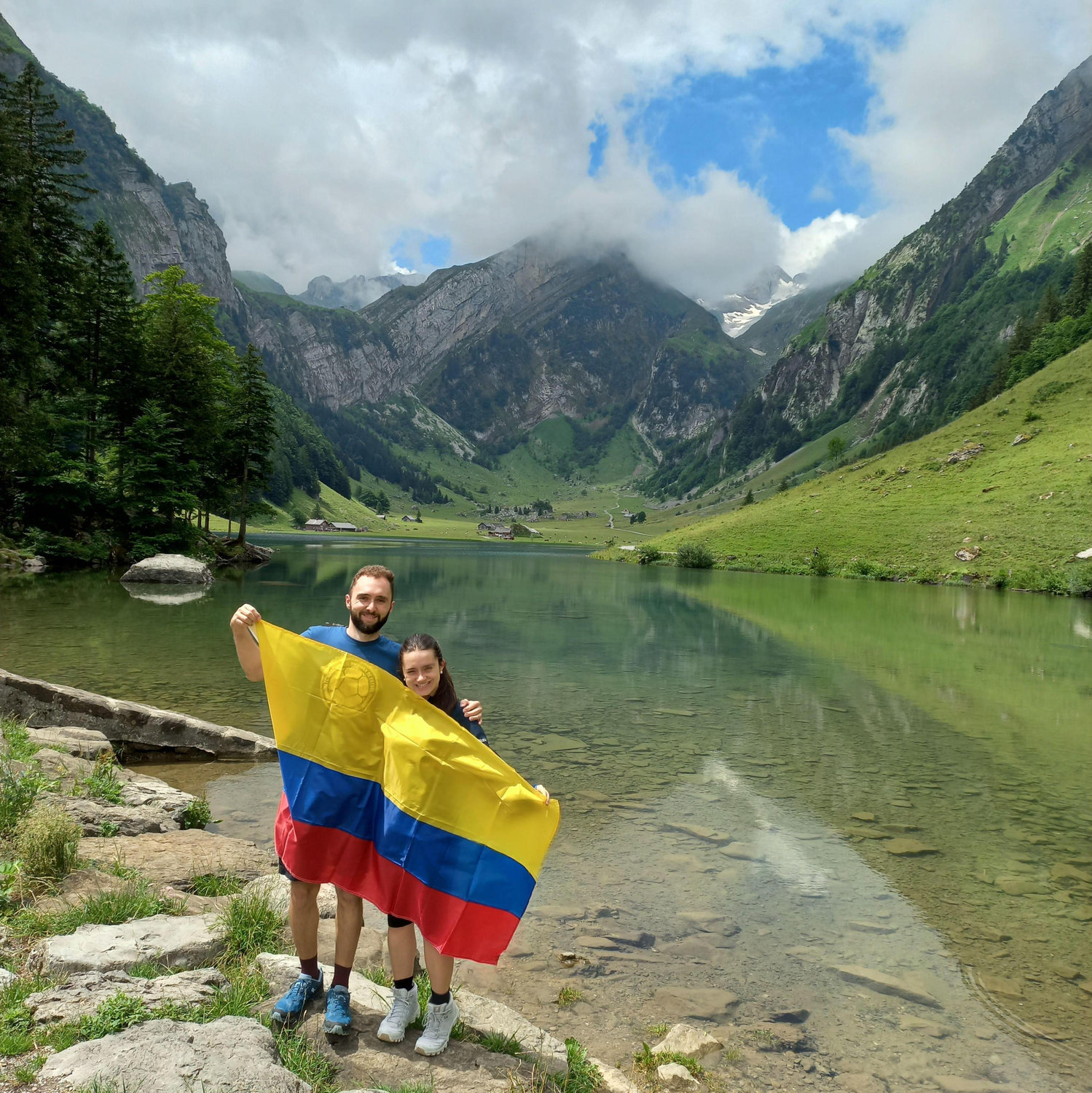 Together in Switzerland for the first time in 2022, visiting Appenzell and the famous Seealpsee, always representing Colombia.