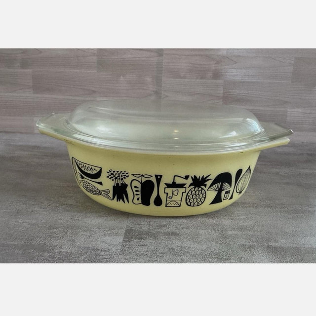 Vintage Pyrex Mod Kitchen 043 1 1/2 Quart Casserole Dish With Lid Yellow