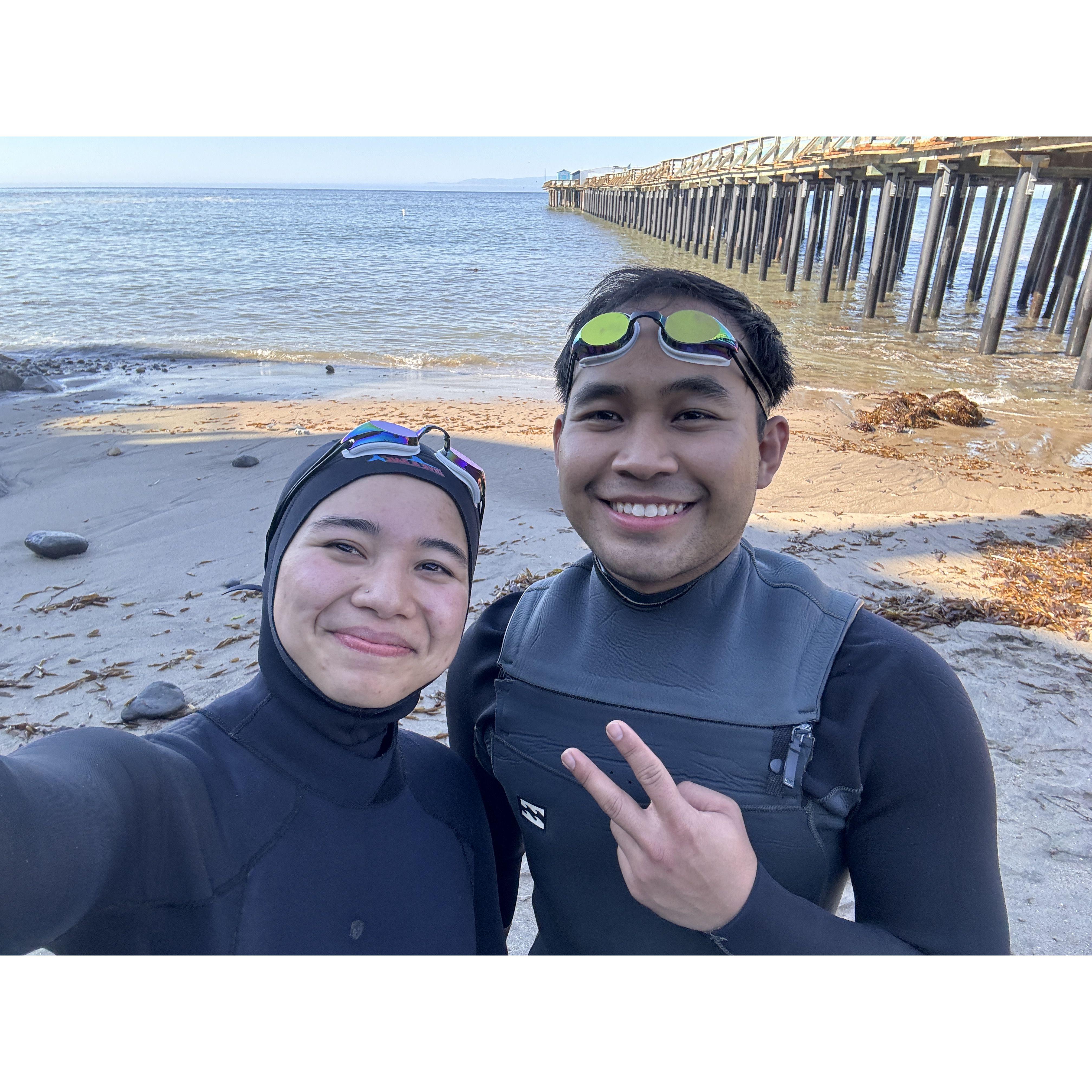 Amanda forced Anas to swim!
p/s: Anas can't swim, but Amanda LOVEEEES to swim