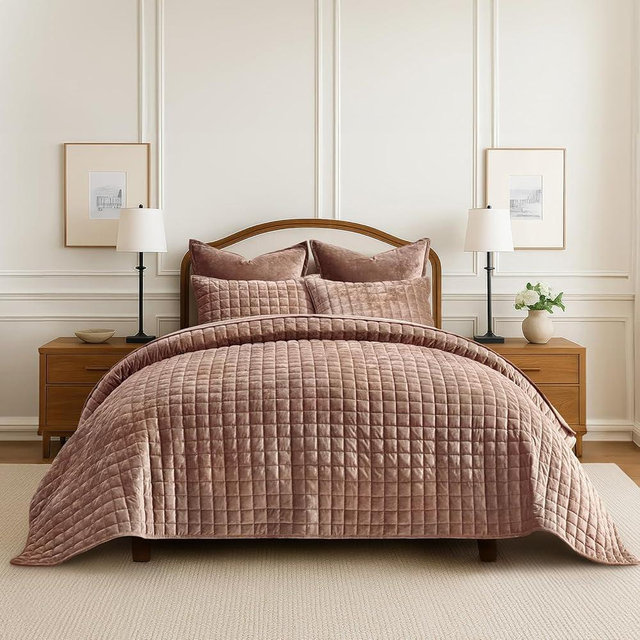 RECYCO Luxury Velvet Quilt King Size Bedding Set, Ultra Soft Velvet Comforter Set, Lightweight Quilted Channel Box Stitch Oversized Bedspread Coverlet for All Season, with 2 Shams, Terracotta Clay
