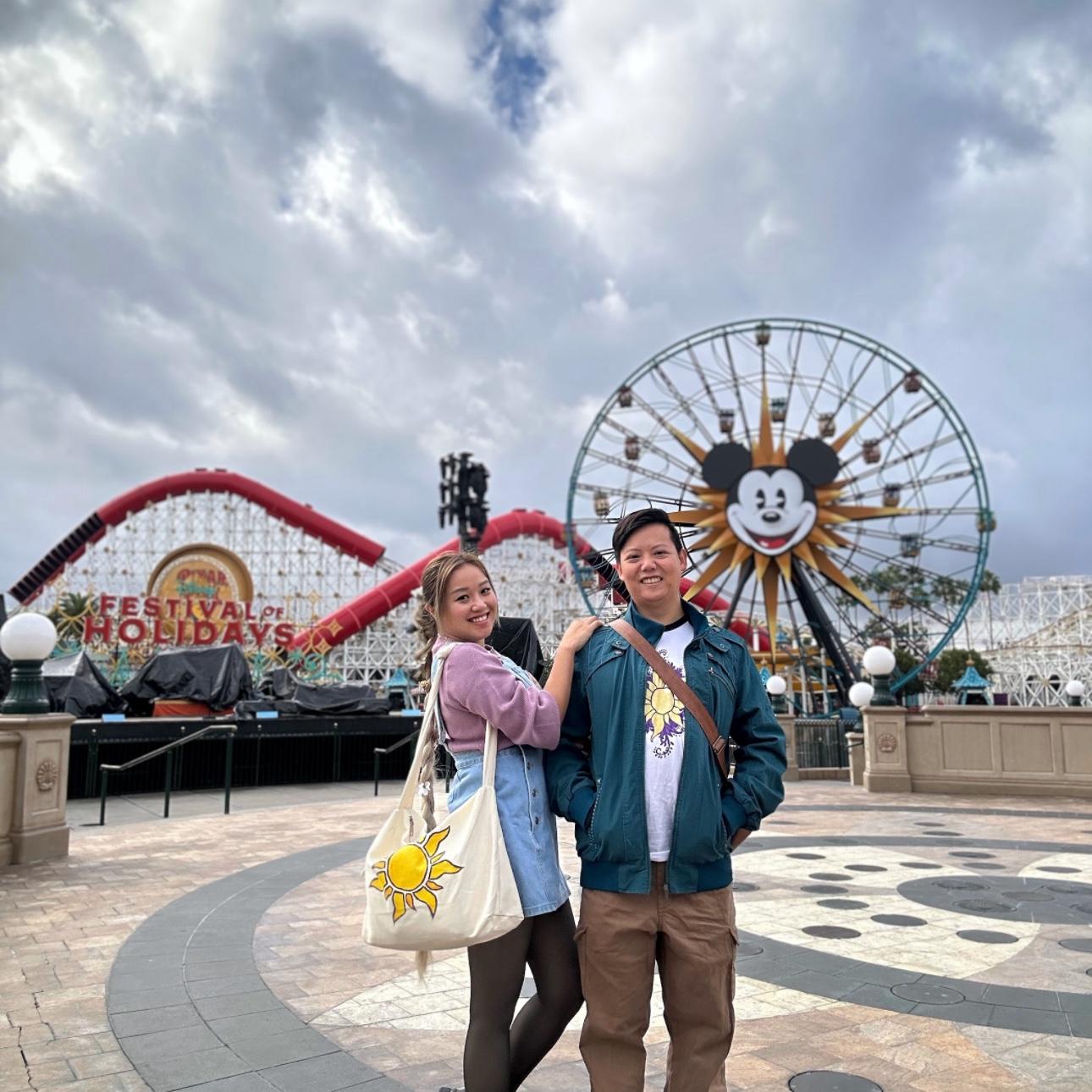 11/18/23 – Celebrating Disneyland’s 100th anniversary and our 1st anniversary as Modern Rapunzel & Flynn Rider!

Kỷ niệm 100 năm Disneyland và 1 năm hẹn hò! 🎉🏰