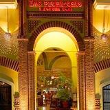 DAY 1: Welcome Dinner and Show at Las Pichanchas