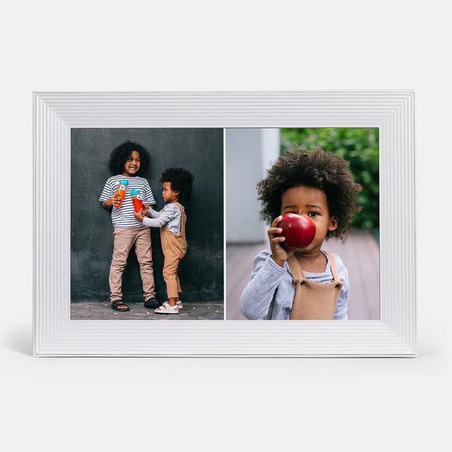 Aura Digital Frame - Carver Luxe in Silver