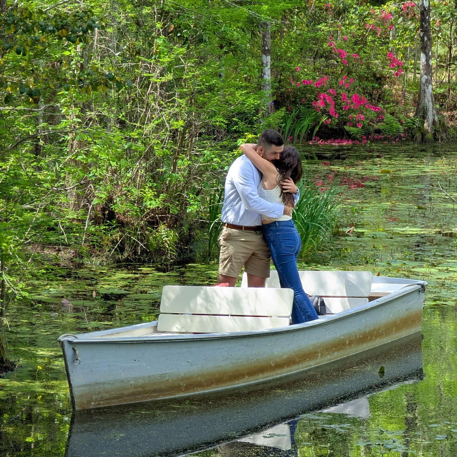 The proposal, beautifully captured by Grandpa. Forever grateful for this memory.

La propuesta de matrimonio. Bellamente capturada por nuestro abuelito. Eternamente agradecidos por este recuerdo.