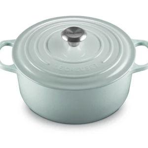 Signature Round Dutch Oven 5.5 qt in Sea Salt