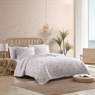 Palmday 3-Piece Reversible Quilt Set