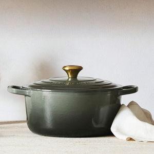 Le Creuset Signature Round Dutch Oven