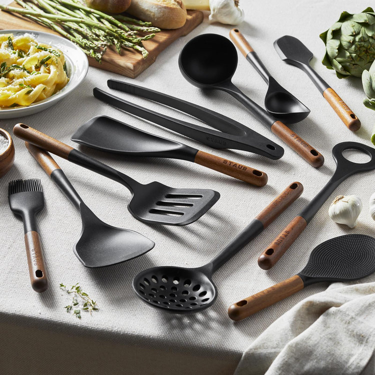 新品未使用 STAUBシリコン木製ハンドル 8ピースセット Staub, Silicone 11-Piece Cooking Utensil Set with Wood Handle | Zola