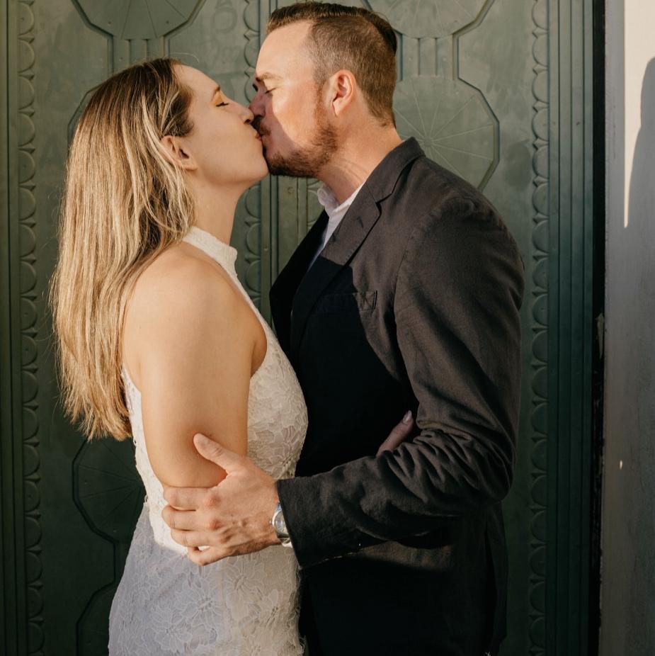 2023: Engagement Photo Kiss