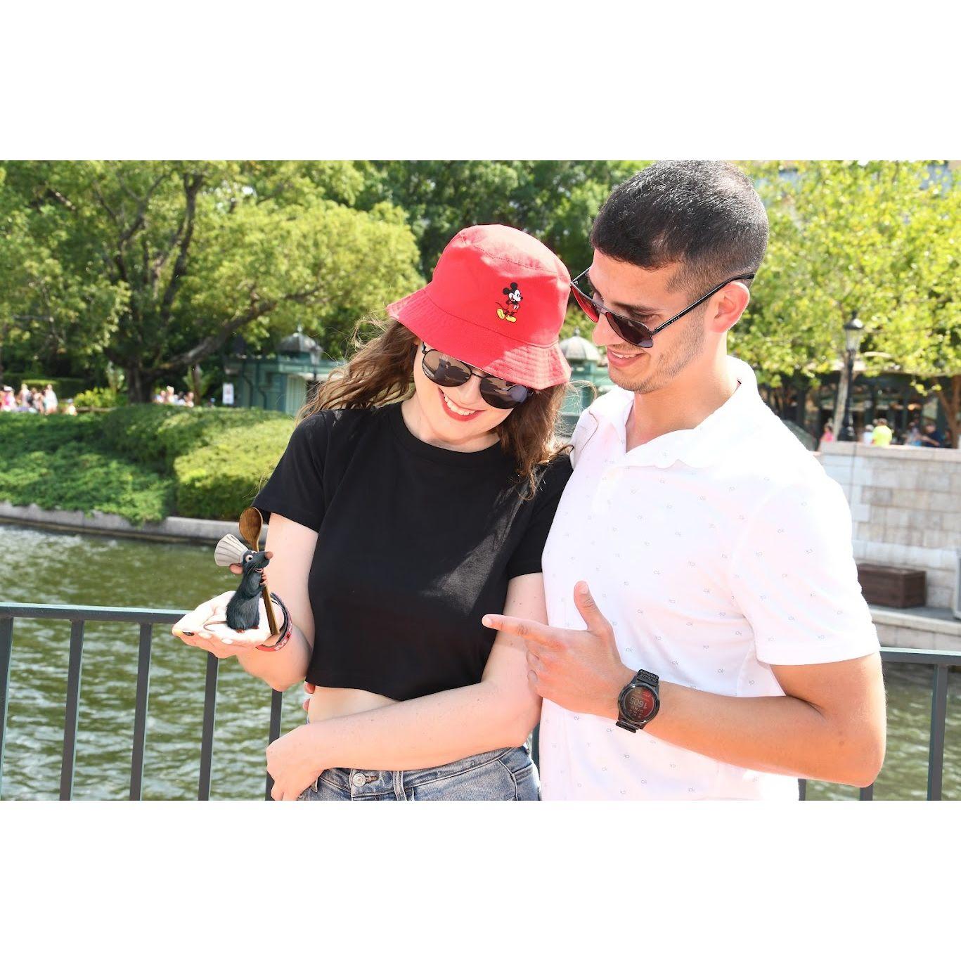 July 24, 2021- Jorge asked Jessica to be his girlfriend, marking a special day for them.
24 de julio de 2021- Jorge le pidió a Jessica que fuera su novia, marcando un día especial para ellos.