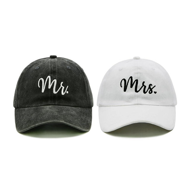 Wodeal Mr and Mrs Hats, Newlywed Honeymoon Wedding Gifts, Adjustable Cotton Embroidered Baseball Hat Couples Set