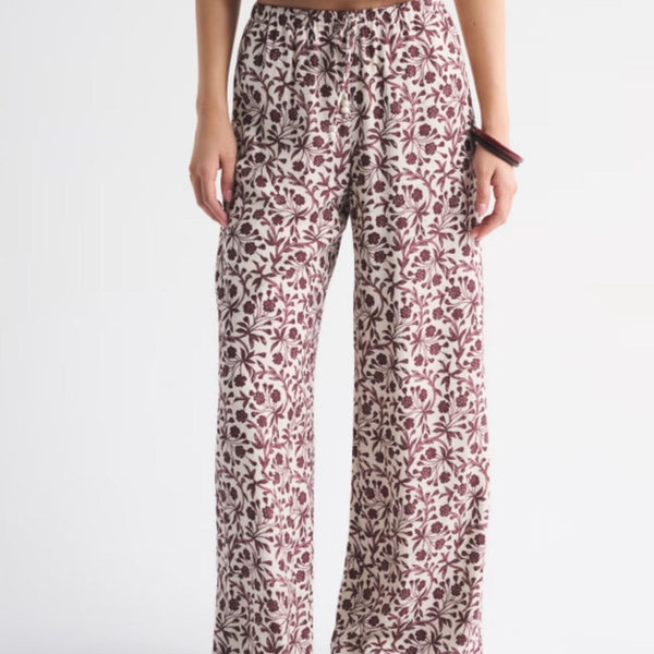 Crinkle Textured Pull-On Pant (burgandy)