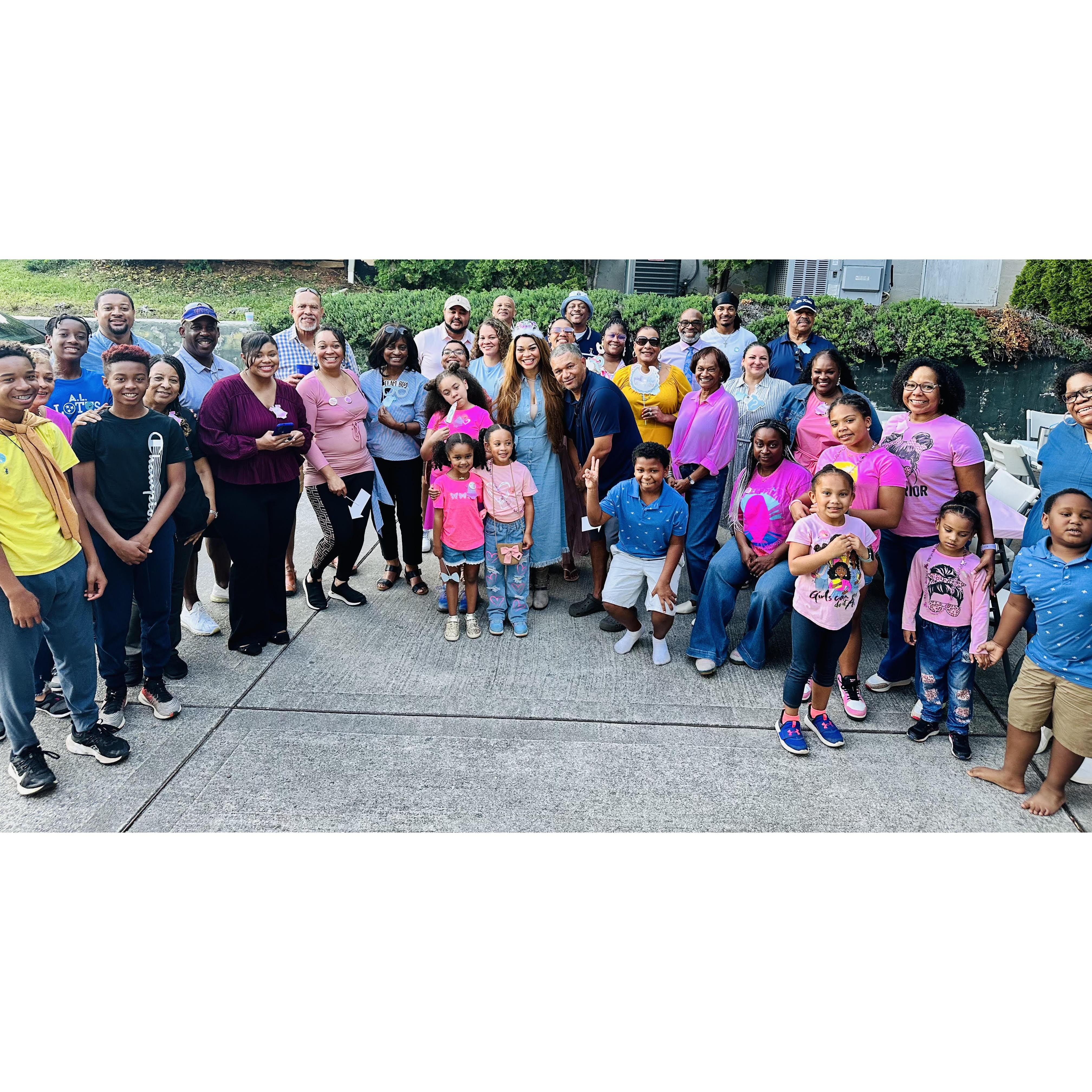 Gender reveal 
BaBay Que
With Friends and Family