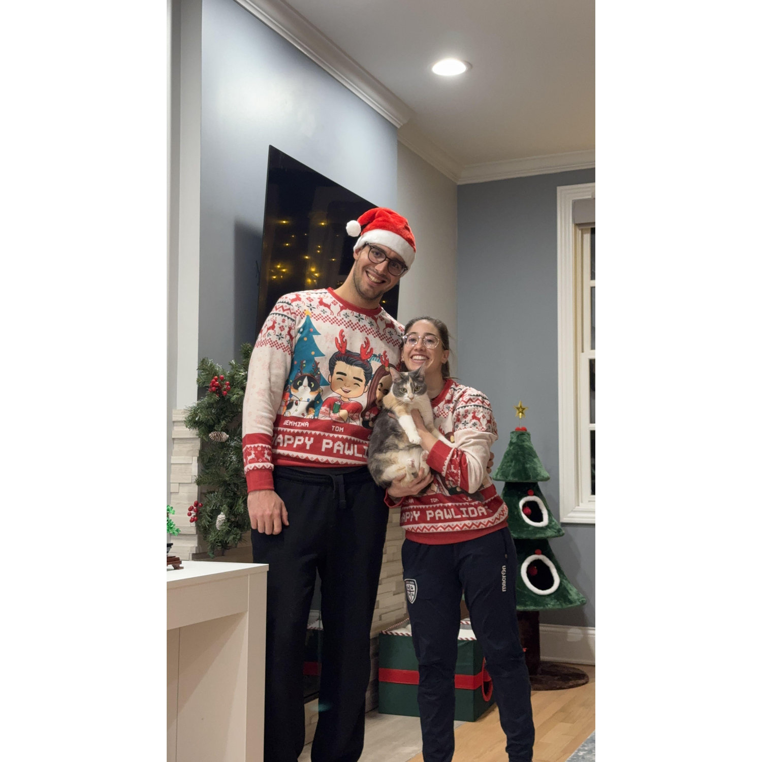 Primo Natale in famiglia! Sono bastati 35 scatti per ottenerne uno dove Gemmina non tentasse la fuga!