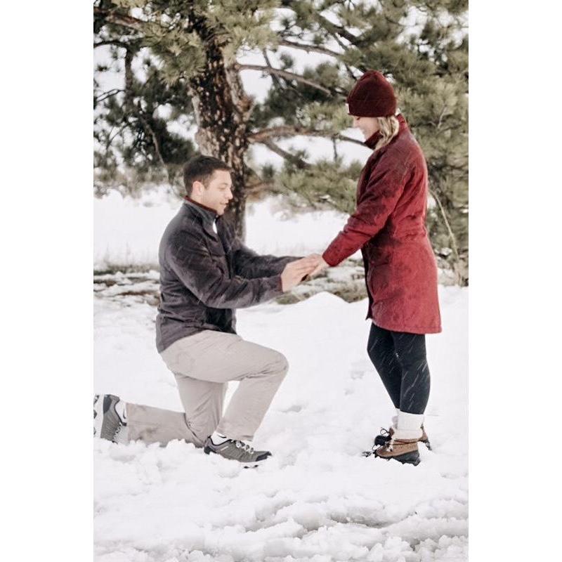Nick got down on one knee in the snow, that’s true love for sure😏