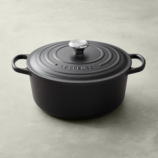 Le Creuset Signature Cast-Iron Round Dutch Oven, 7 1/4-Qt., Matte Black