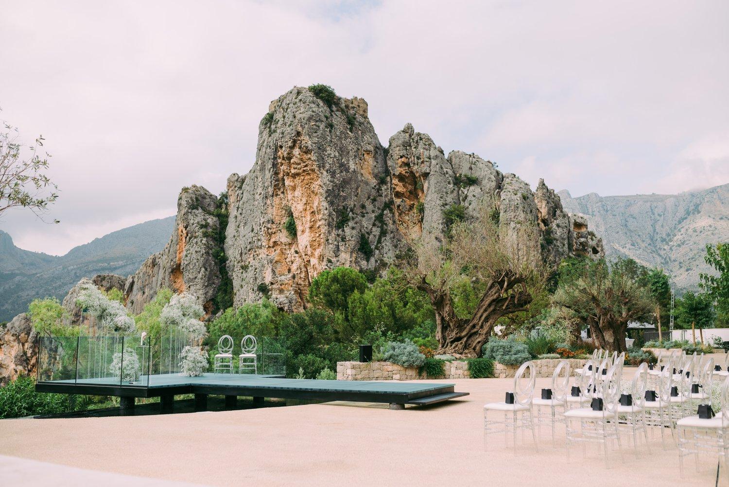 The Wedding Website of Sarah Anachad and Théo Roere
