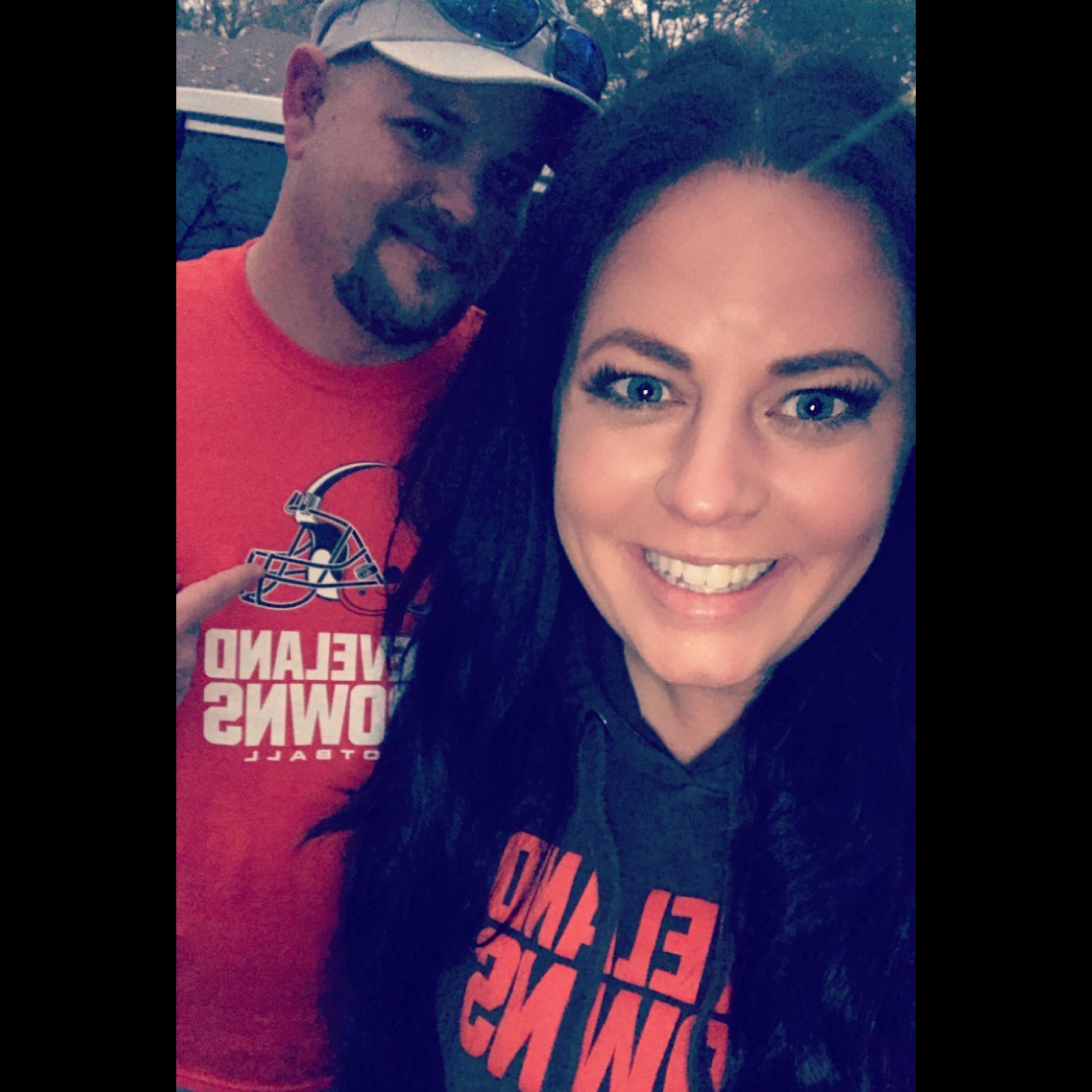 Is that a Browns shirt I see on Chris?!