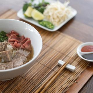 Noodles-2-Go 6-Piece Gift Box Set, Service for 2