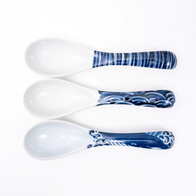 Japanese Mino Ware Porcelain Soup Spoon – Hand Painted Blue & White Ceramic Ramen Spoon – Unique Gift for Food Lovers