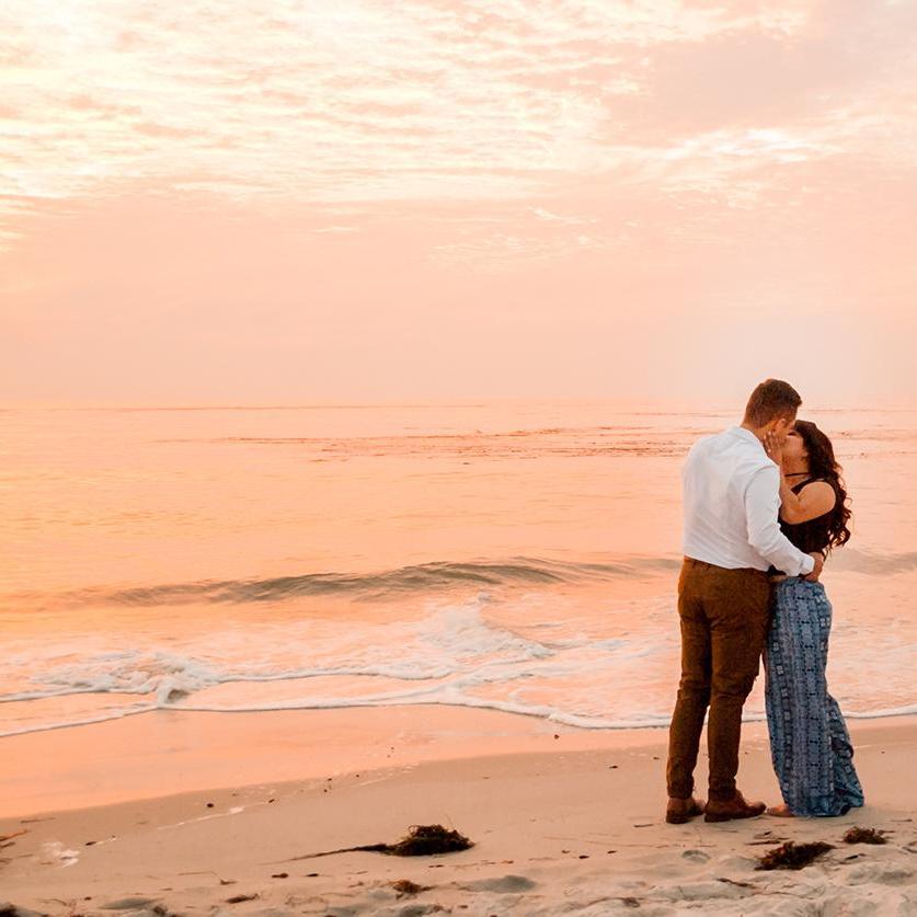 "...Navegando en vos cruzo cualquier abismo..."