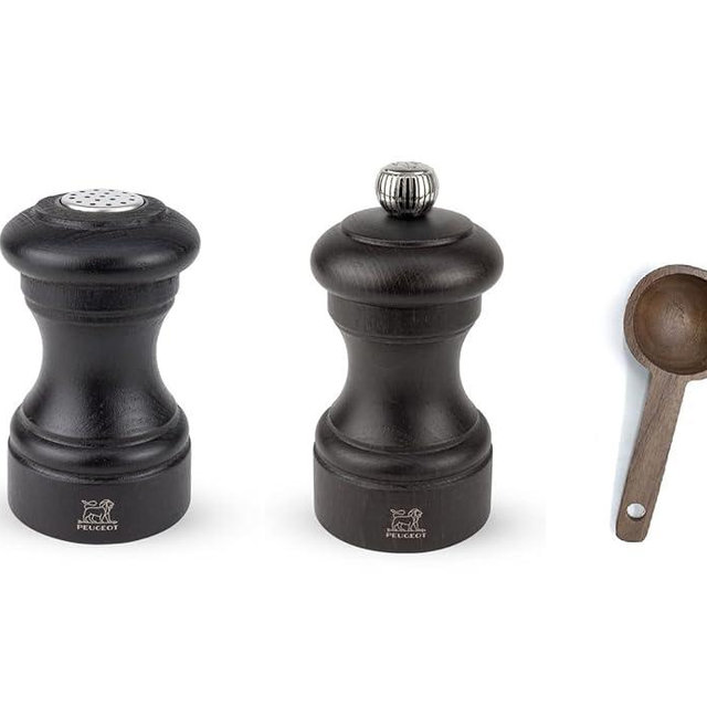 Peugeot Bali 4 Inch Pepper Mill with 3.5 Salt Mill Gift Set, Chocolate- With Wooden Spice Scoop