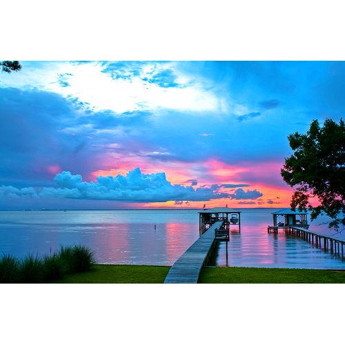 Fairhope is famous and celebrated for its sunsets.