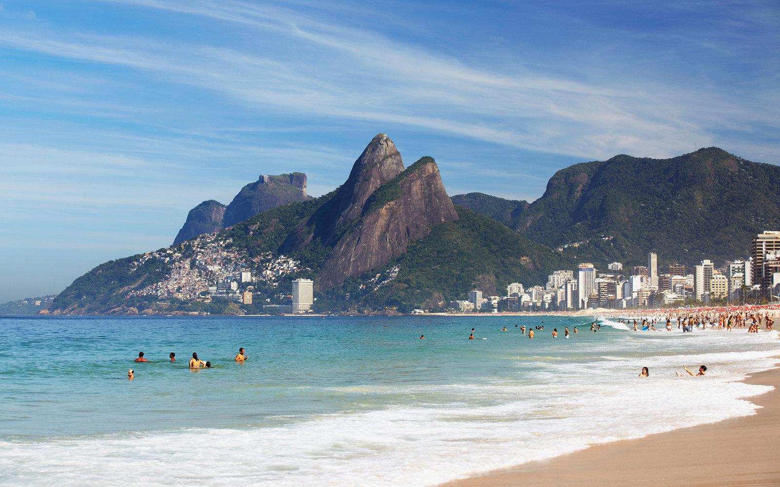The Wedding Website of Paul Anderson and Camila Fernandes