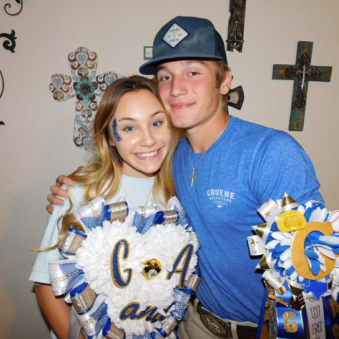 Junior year homecoming💙💛