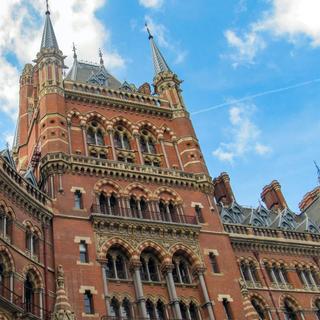 Downton Abbey Movie Location Hunt in a Black Cab Tour for 2 - London