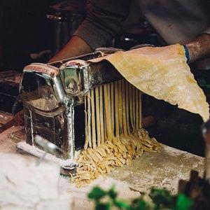 Florence: Pasta Cooking Class with Unlimited Wine