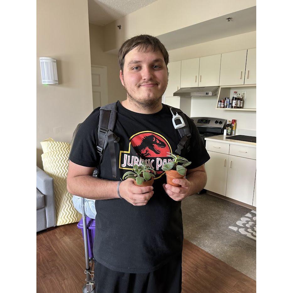 Delaine helping Tristen move out of the dorm at the end of her last semester (featuring her plants).