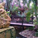 Oscar & Lalo Restaurant, Bar & Grill