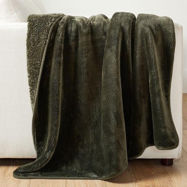 Cozy Cloud Plush Throw, Green, 50" x 60"