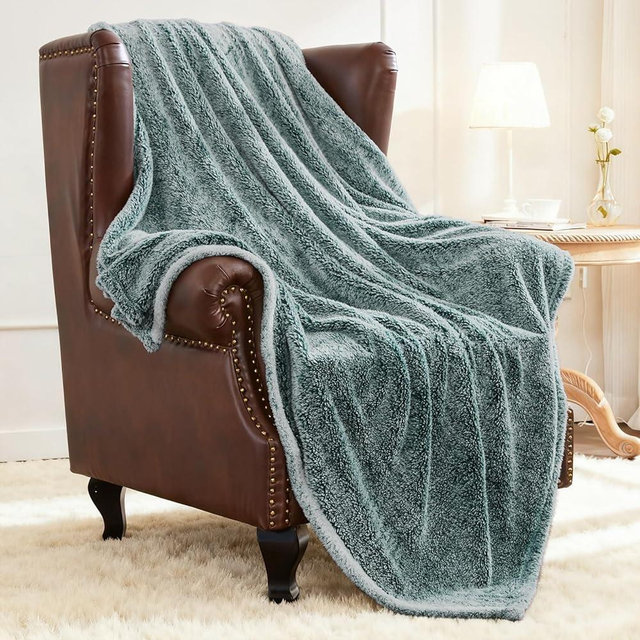 Exclusivo Mezcla Plush Fuzzy Fleece Throw Blanket Extra Large, Super Soft, Fluffy and Warm Blankets for Couch, Bed, All Season (Mixed Green, 50x70 inches)