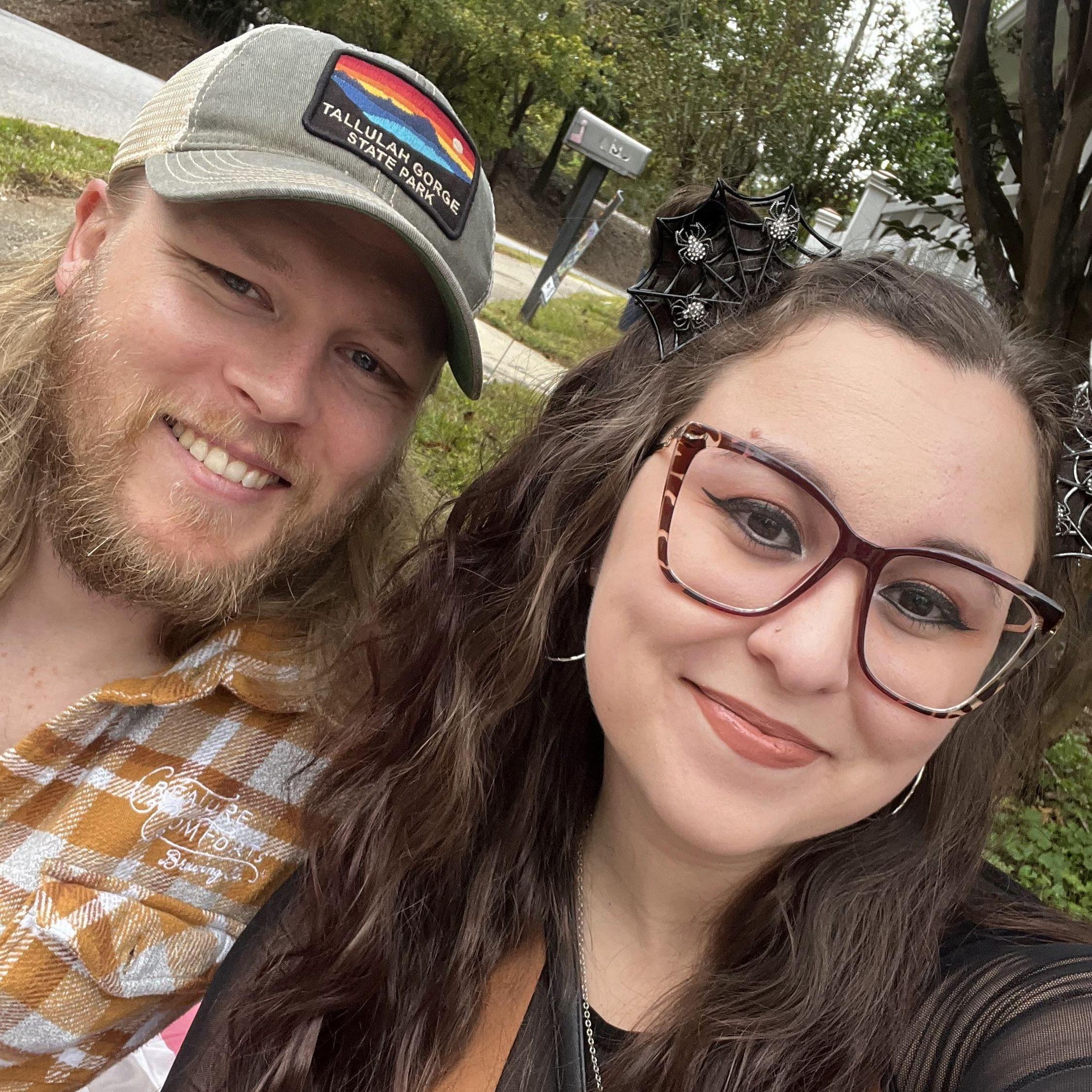 10.15.23 Libby & Drew listen to local Athens bands at Porchfest