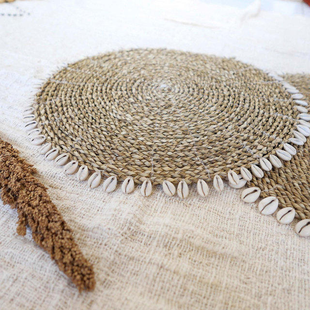 Set of natural seagrass placemats with cowrie shell, dinnerware set, wicker boho placemat, table decor pad, wedding placemat set