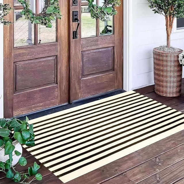Black and Beige Outdoor Rug 2'x4.3',Striped Front Porch Rug Machine Washable Front Door Mat Entryway Throw Rug for Front Porch Indoor Outdoor Doormat