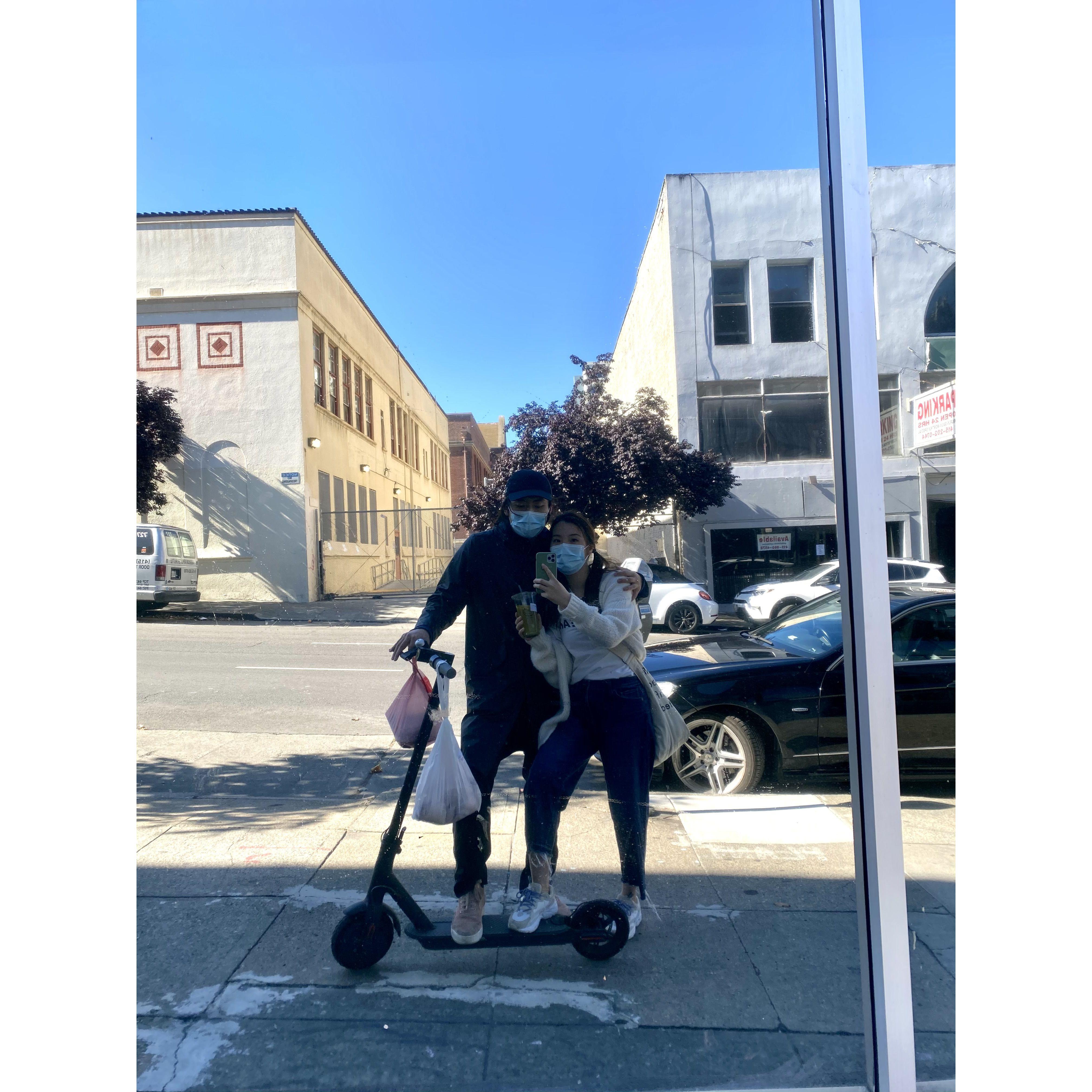 2020年七月 俩人同乘小滑板买菜