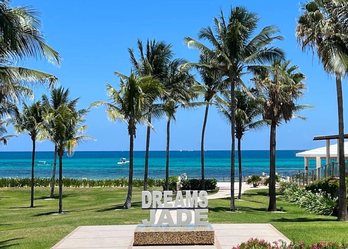 The Wedding Website of Lindsay Jael Ferradas and Juan David Islas Montiel