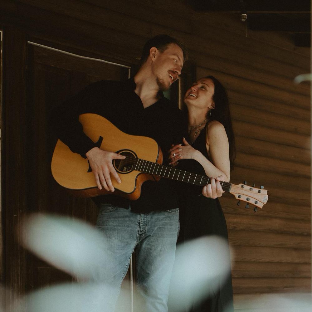 Emma Taylor and Tristan Knowles' Wedding Website, image size:1000x1000