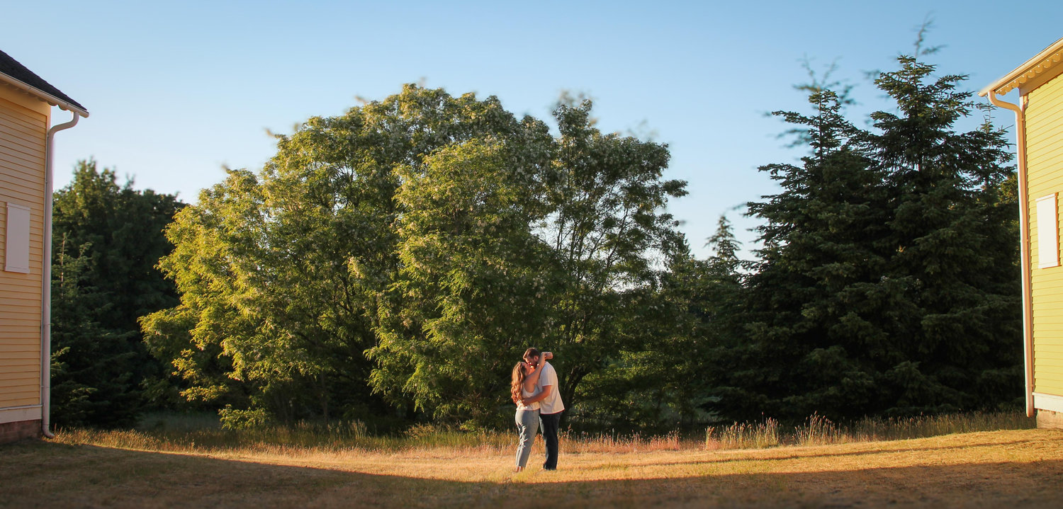 The Wedding Website of Lauren Faye Lindbloom and Daniel John Warbis