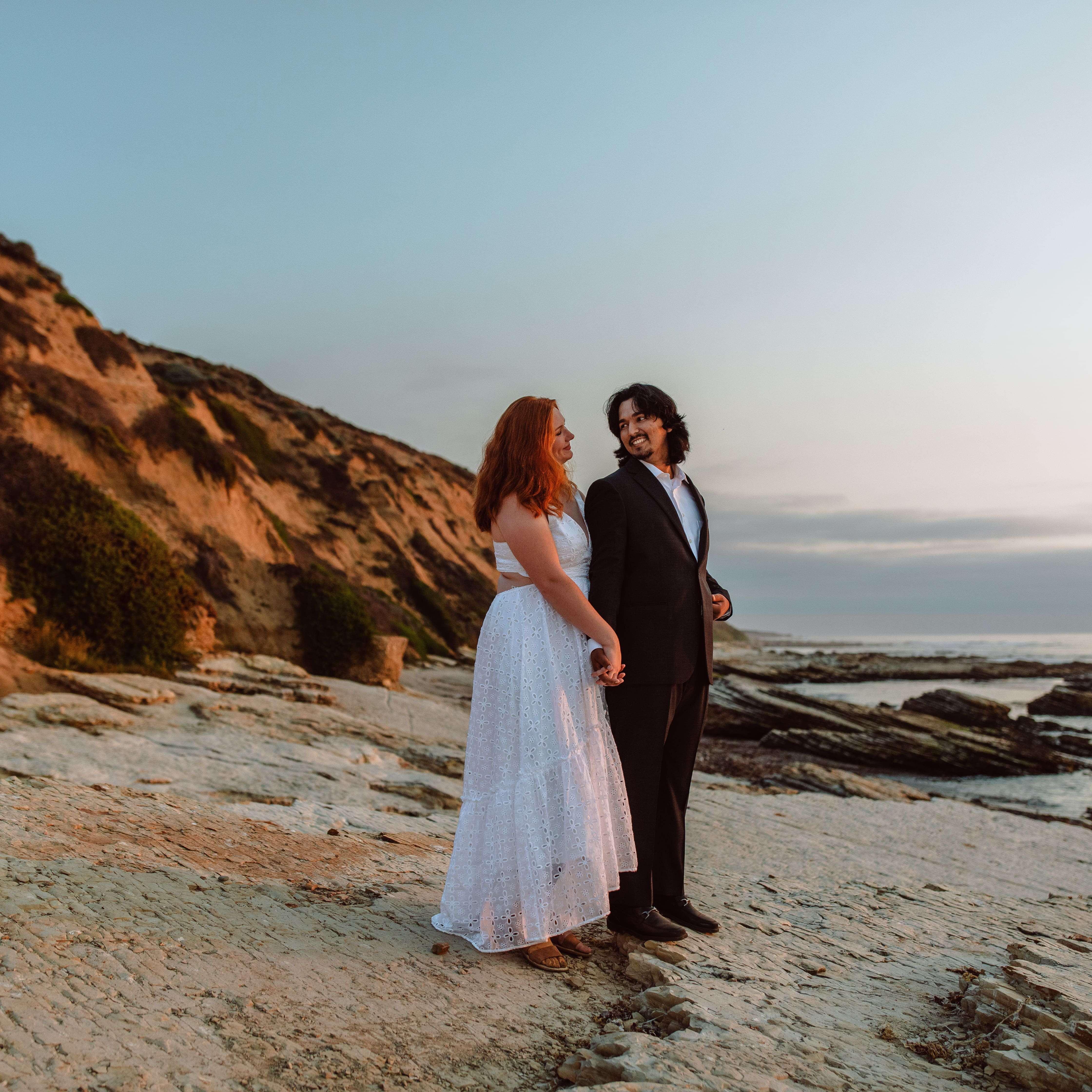 Engagement photos at Montana De Oro / 
Fotos de compromiso en Montana De Oro