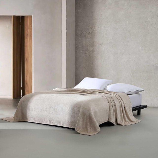 Calvin Klein - King Size Blanket, Ultra-Soft Plush Bedding, Self-Hem Binding for Tailored Finish, Throw Blanket for Couch & Bed (Nude Pink)