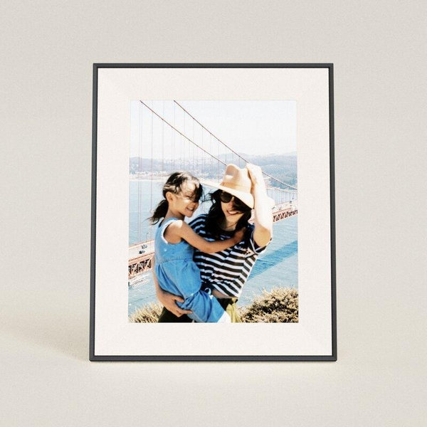 Aspen 12 | Aura's most versatile HD digital picture frame