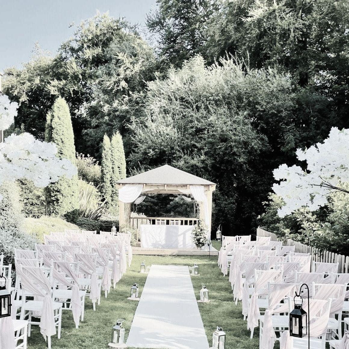The Wedding Website of Aimee Hawkins and Thomas Banks