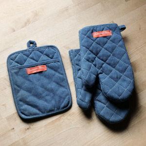 Blue Oven Mitts & Potholder Set