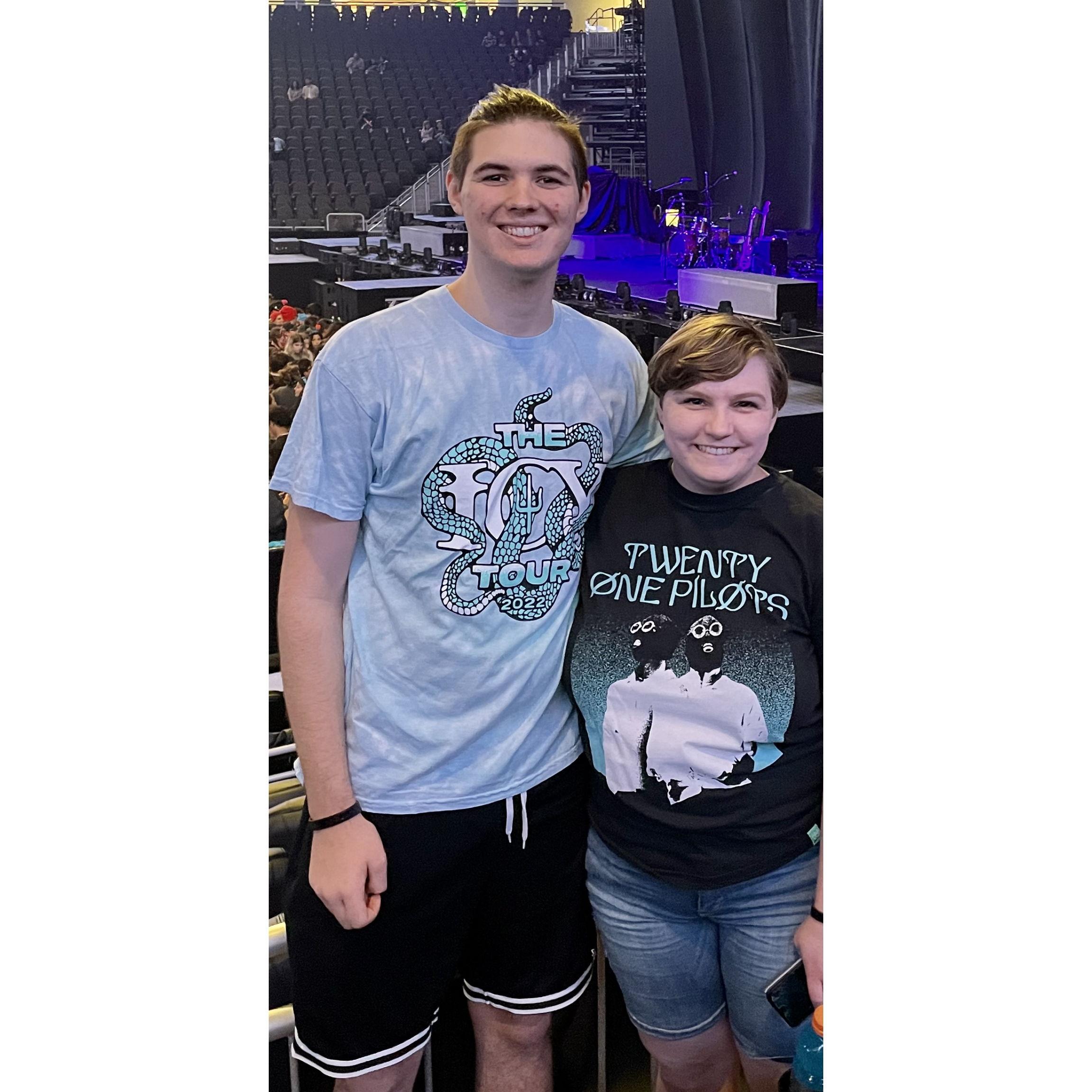 Gabe’s first twenty one pilots concert, our favorite band!!