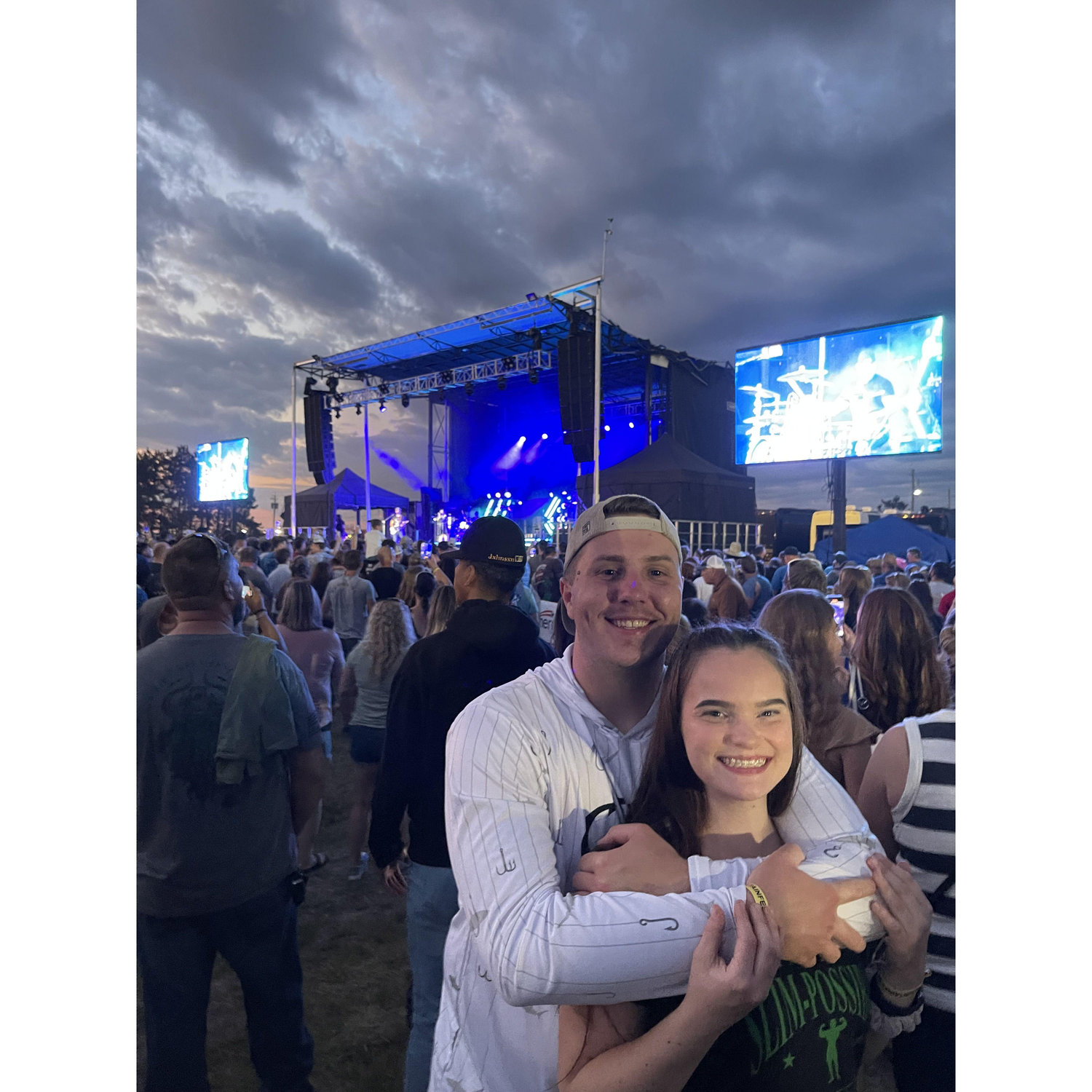 Free concert thanks to the military.