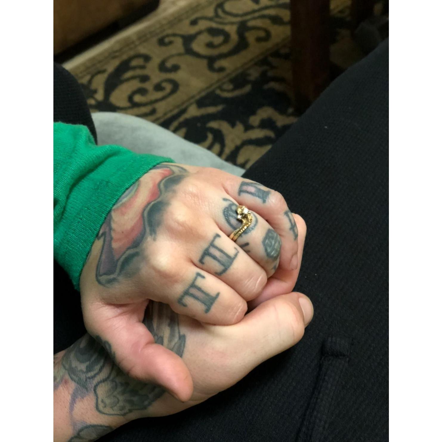 He proposed with his mothers ring 😍